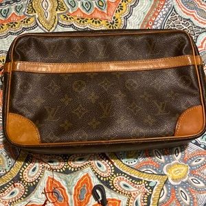 LV Compiegne 28 clutch in great pre loved condition